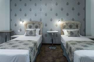 Отель Emmar Zlatograd Златоград Двухместный номер с 2 отдельными кроватями и балконом-4